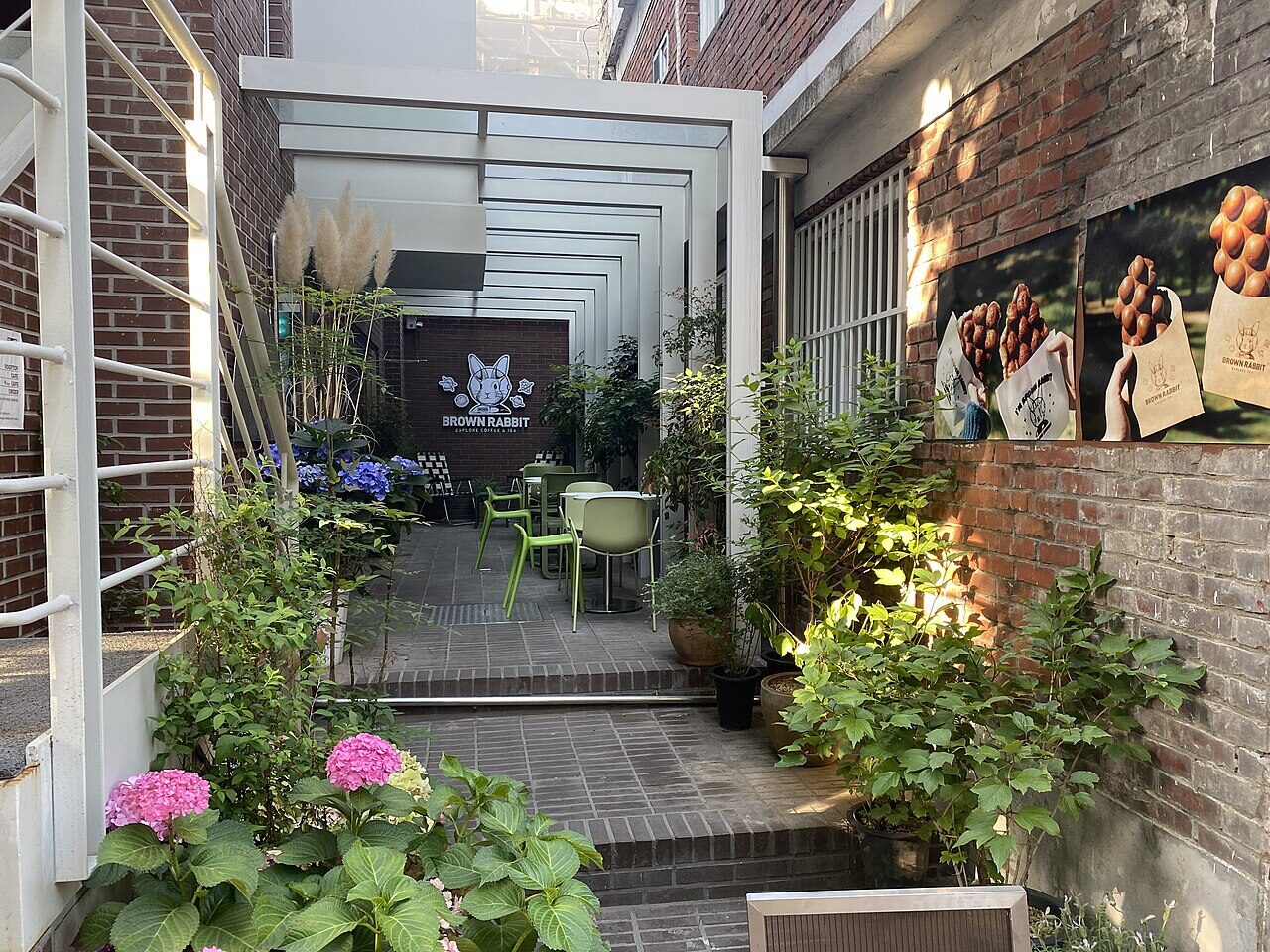 A café courtyard on a Seongsu backstreet